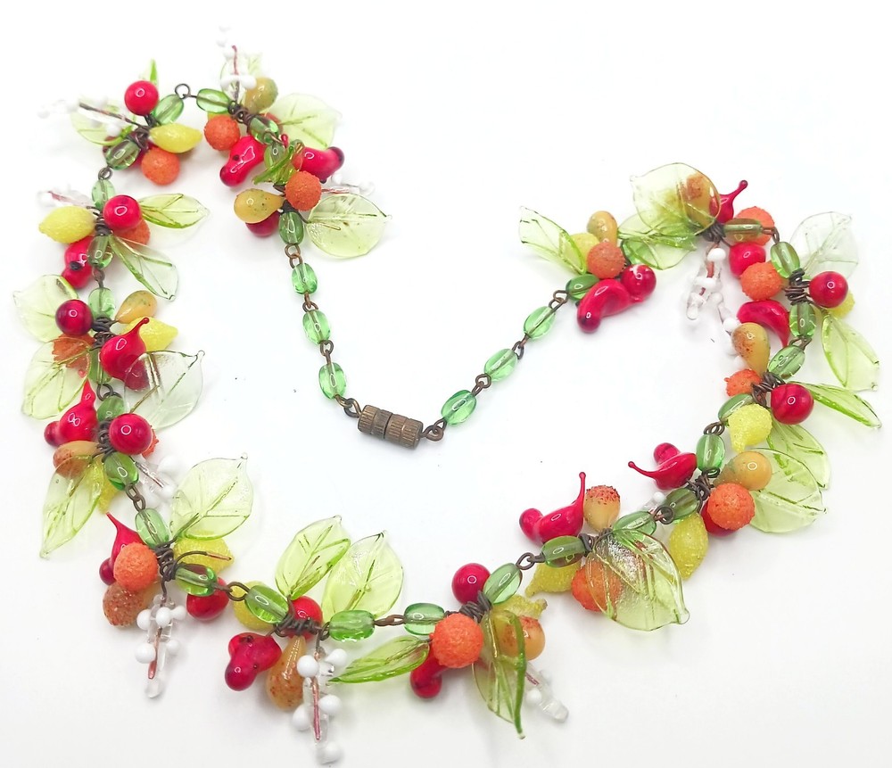 READ Vintage Italian Glass Fruit red bird leaf Salad cardinal green Necklace