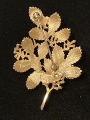 VTG Crown Trifari Gold Tone Leaves & Berries Brooch Pin (1955 to 1969) Signed