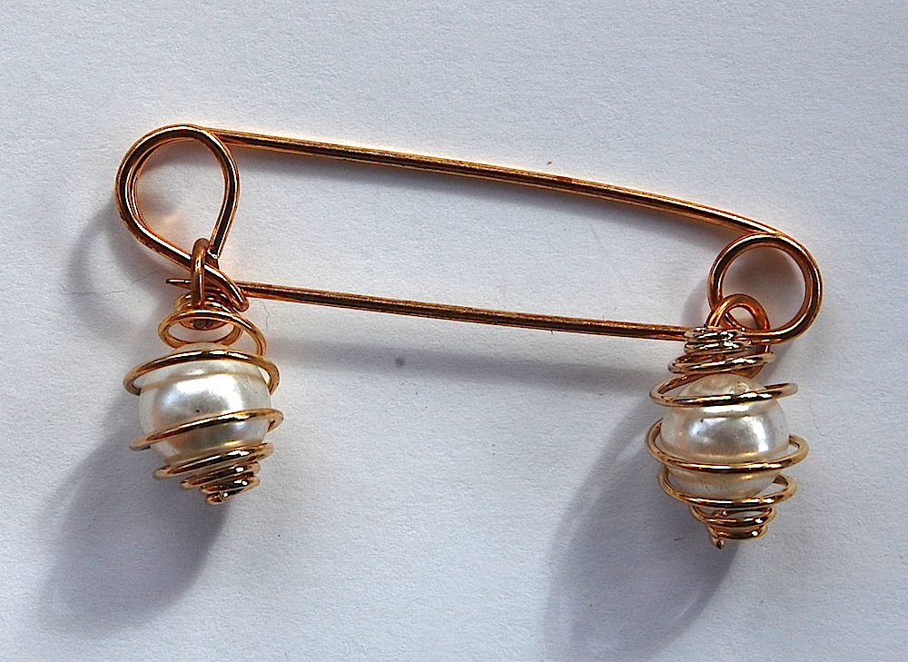 VINTAGE KILT PINS SAFETY PIN GOLD METAL faux PEARLS 2 inches