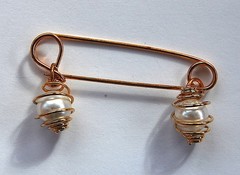 VINTAGE KILT PINS SAFETY PIN GOLD METAL faux PEARLS 2 inches