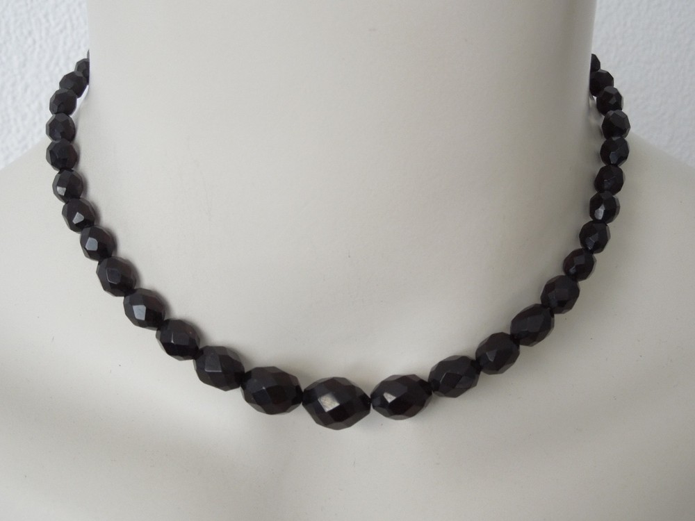 925 Silver Necklace Bakelite Faceted Dark Cherry Olives Delicate 10.1 g/39 cm
