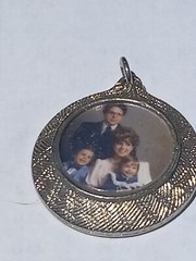 Vintage Pendant Charm Medallion Circle Round Photo Keepsake Gold Tone