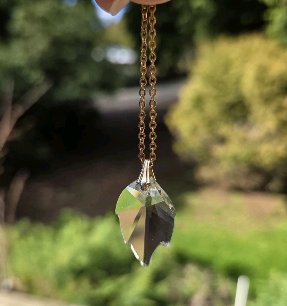 Vintage Cut Crystal Glass Leaf Pendant Necklace Gold Tone Chain
