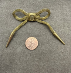 Vintage Gold Tone Mesh Bow Pin Brooch Jewelry