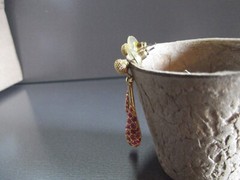 1 Pair Old 1.25″in Gold Tone Long Tear Drop w/ pink Stones Stud Earrings