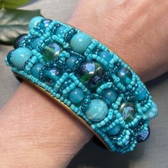 Vintage Cuff Bracelet M-L Brass Estate Jewelry Turquoise Microbead Art Glass