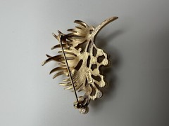 Vintage Crown Trifari Pearl Gold Floral Brooch 4.5cm JB21