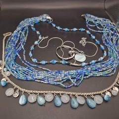 Lot 4 Necklaces Silver Tone Blues Beachy Glass Shells Beautiful Stackable 17-21″