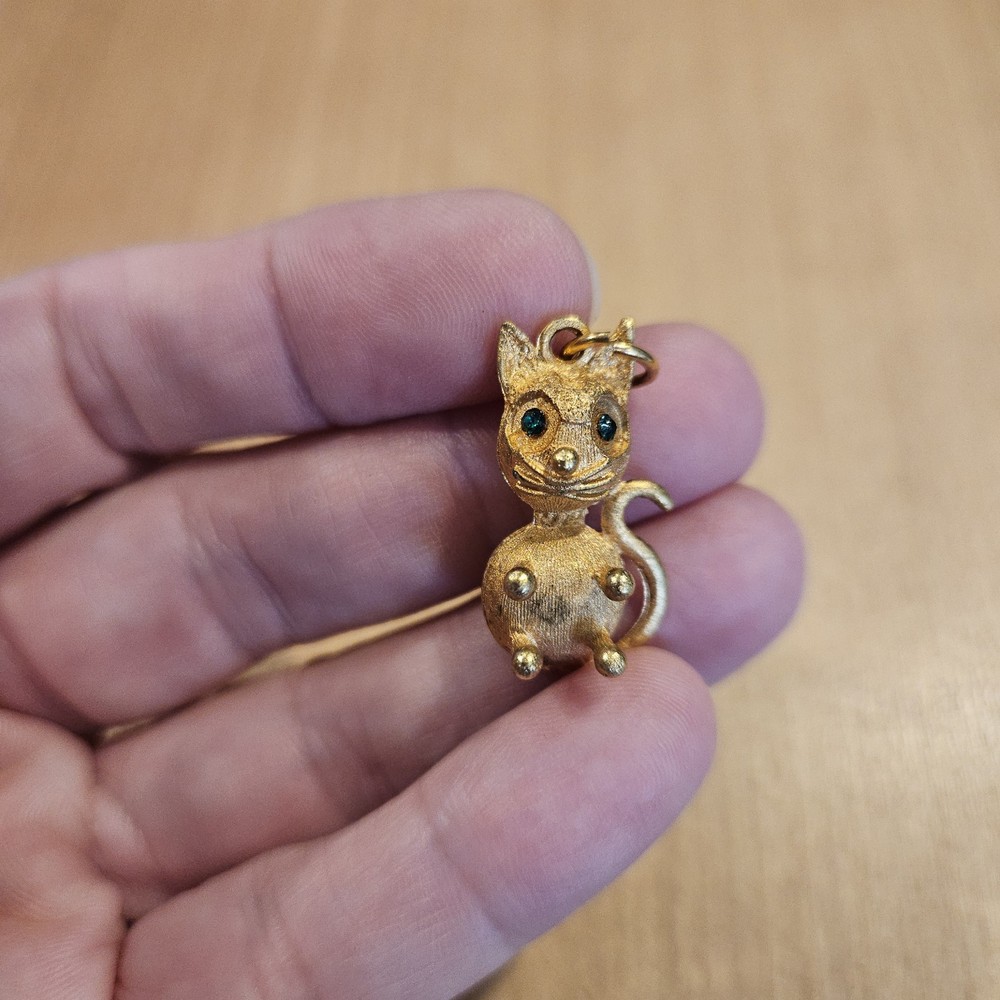RARE 1970s Vintage Gold Tone 3D Cat Green Rhinestone Eyes Pendant Charm meow