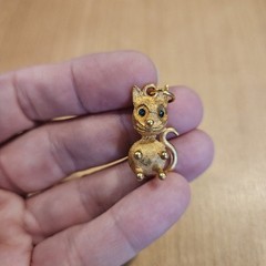 RARE 1970s Vintage Gold Tone 3D Cat Green Rhinestone Eyes Pendant Charm meow