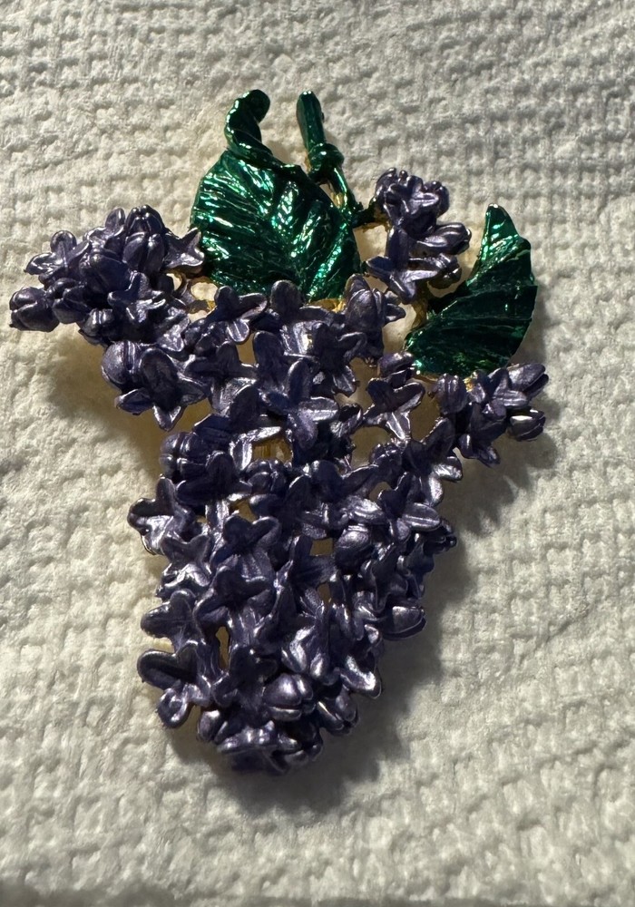 SALE: Vintage Gold Tone Lilacs Flower Floral Purple Enamel Brooch Pin Unsigned