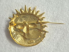 Vintage: Sun and Moon Kissing Gold Tone Brooch Signed JJ