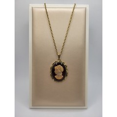 Vintage Left Facing Cameo Pendant Necklace Embossed Cable Chain Rootbeer Acrylic