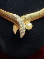 VTG CRAFT Gold Tone Collar Asymmetrical Rhinestone Pearl Choker Necklace