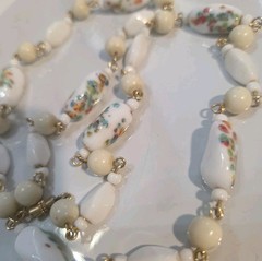 Vtg Painted White Glass Bead Necklace Floral Design Summer Estate Jewelry 22in