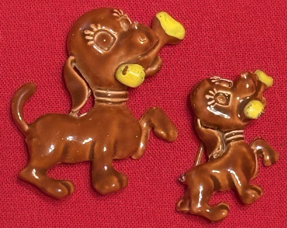 Set Of Vintage Enamel Happy Fetching Dog BROOCH PIN Cute Brown Yellow Bones