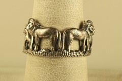 Vtg Sterling Signed 925 Detailed Pride of Lions and Cubs Animals Ring Band 7 1/2