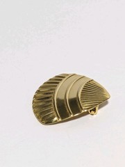 Vintage Gold Tone Thin Metal Shell Shape Scarf Clip 1 1/2″. Retro Style. Hinged.