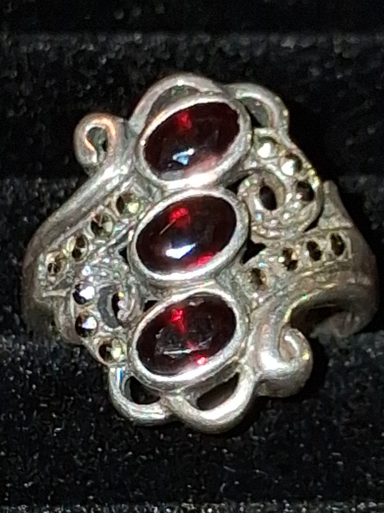 Vintage Heavy 6.7g Sterling Silver 3 Stone Garnet Marcasite Cocktail Ring Sz 8
