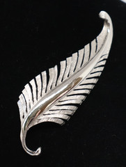 Vintage Silver-Tone Textured Feather Brooch Satin Finish 3.5 Inches Long
