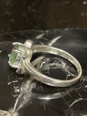 Vintage Sterling Silver Green Gemstone Bow Setting Ring Size 7.75