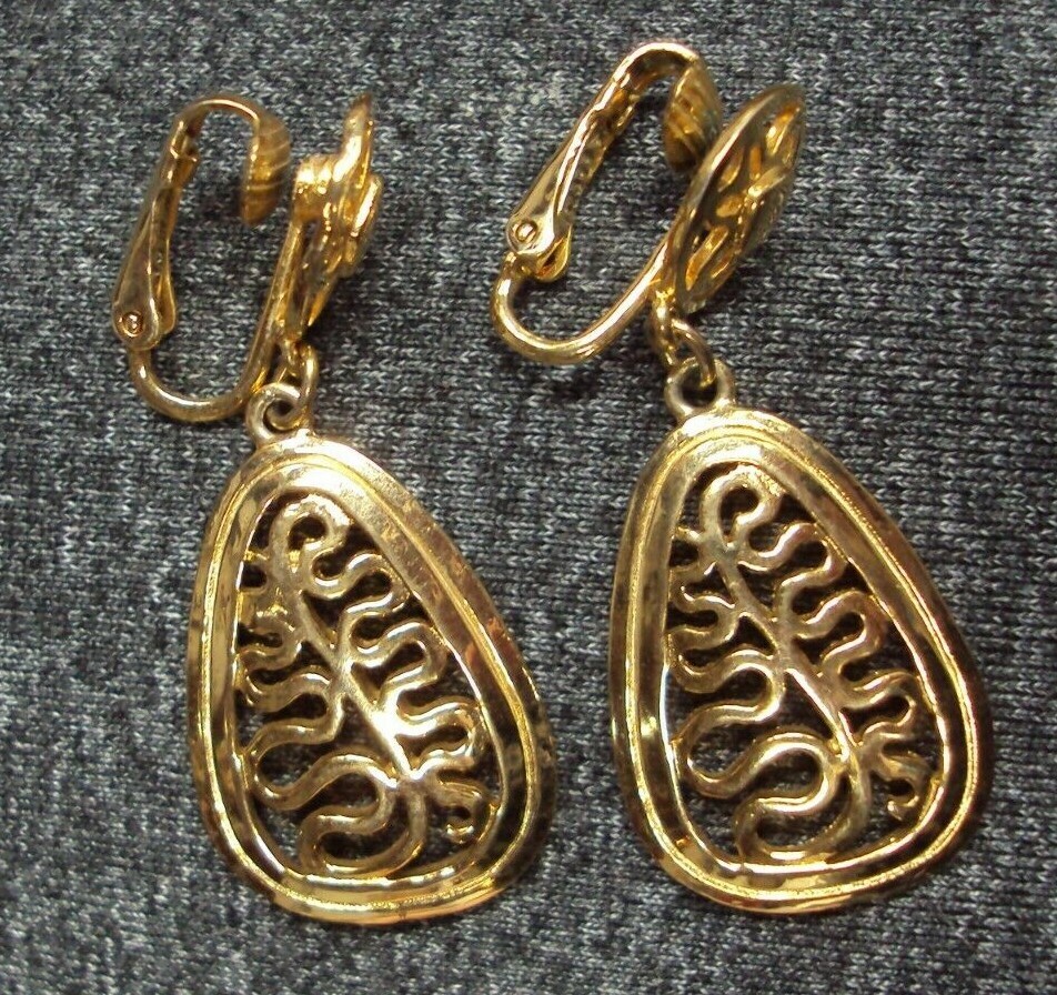 Vtg Estate Jewelry Clip On Earrings ~ Goldtone Dangle ~ 1 3/4″ L