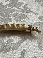 VTG Alfred Philippe Trifari Gold Tone “Pea Pod” Brooch Faux Pearls & Rhinestones