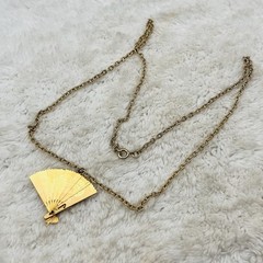 Vintage Fan Necklace Gold Tone Collapsable Pendent 2 Scenes 24″ Chain