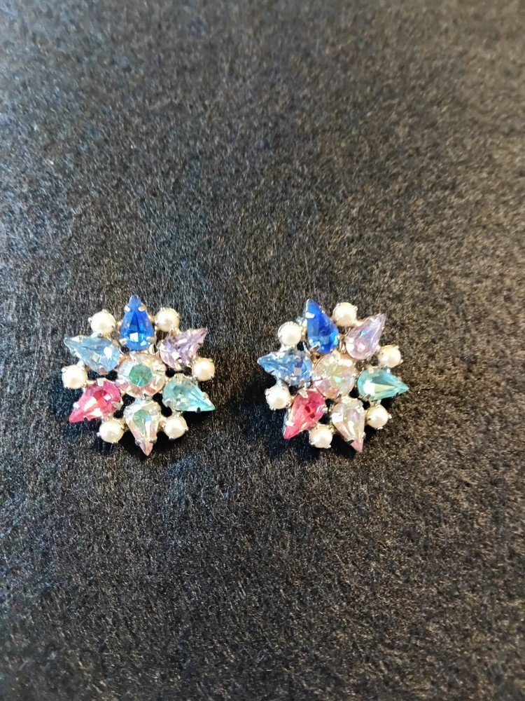 Vintage Multi Color Star Rhinestone Clip Back Earrings Signed B. DAVID 3/4″