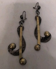 UNUSUAL VINTAGE MIX METAL MEXICO STERLING BRASS MUSICAL NOTE? DANGLY EARRINGS
