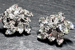 SPARKLY FLORAL RHINESTONE B DAVID CLIP EARRINGS 1934 PATENT D391