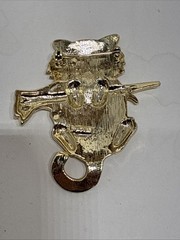 VINTAGE BROOCH SIGNED AJC GOLD TONE 2.25″ ANIMAL CAT