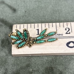 Vintage Celebrity Earrings Green And Gold Dangle Clip On