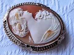 ESTATE VINTAGE 12K GOLD FILLED FANCY FILIGREE SETTING SHELL CAMEO BROOCH *FLORA*