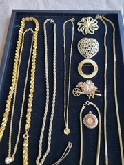 VINTAGE LOT OF 25 pcs. OF MIXED JEWLERY NECKLACES PINS ETC. FROM A LOCAL ESTATE