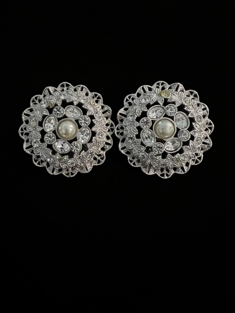 Vtg Silvertone Lace w/Inset Rhinestones Multi Level Clip On Earrings Faux Pearl