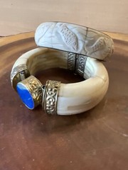 VINTAGE BRACELET INDIA BANGLE HORN BONE BRASS GEM – 2 Braclets & Beaded Necklace