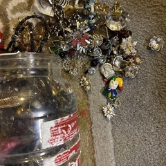 4.5 Lbs Vintage Jewelry Lot For Wear Or Harvest Broken Many Brooches , 4Crafting