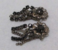 Vintage LA ROCO Black Rhinestone Gold Chain 5 Dangle Clip Earrings 1-3/4”