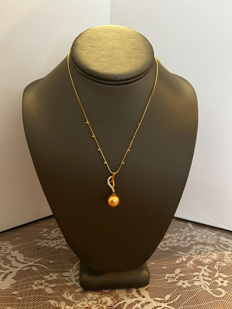 Vintage Good Quality Gold Tone Necklace “M” with Faux Pearl on 925 Pendant 18″