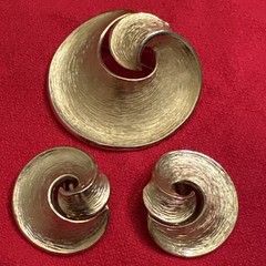 Vintage Crown Trifari 1 3/4” golden swirl brooch with 1” clip on earrings