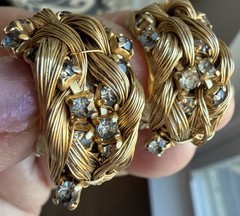 Unusual Design Vintage-Twisted Metal Threads W Rhinestones-Gold Tone -clip back