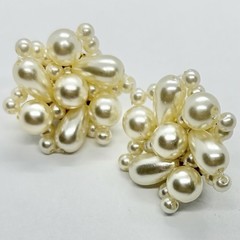Vtg Bold Large Cream Faux Pearl Teardrop Bead Cluster Statement Earrings Post