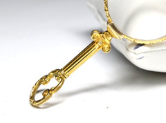 Vintage 14K Gilt Plated Flower Pattern with Glass Moveable Glass/ Mag