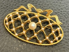 Vintage MONET Gold Tone Brooch Oval Ornament Bow Faux Pearl Christmas Holiday