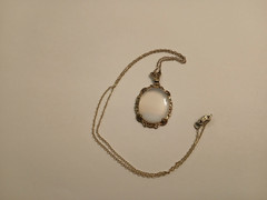 VINTAGE STERLING SILVER / OPALITE STONE INSET PENDANT NECKLACE.