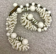 Vintage 15″ White Ruffle Bead, Rhinestone, Strand Necklace JWL-936