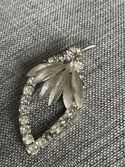 Vintage Leaf Flower Brooch Pin Rhinestone Silvertone Retro Lapel Scarf Career