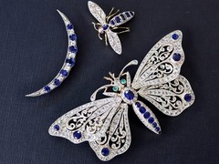 6.25Ct Basaltic Sapphire 0.24Ct Emerald 7.30Ct Diamond 15k Yellow Gold Brooch