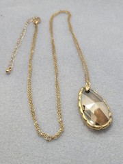 Vintage gold-toned chain with a faceted teardrop-shaped crystal pendant 32in +3.